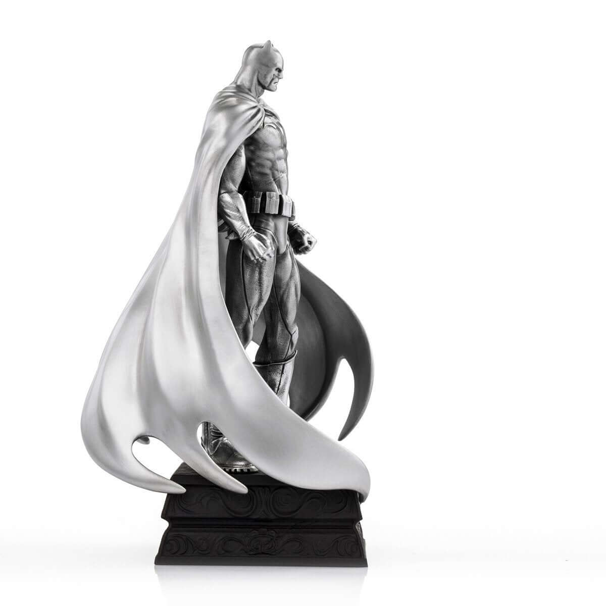 Batman Resolute Figurine - DC collectible Statue side show collectibles figurines statues