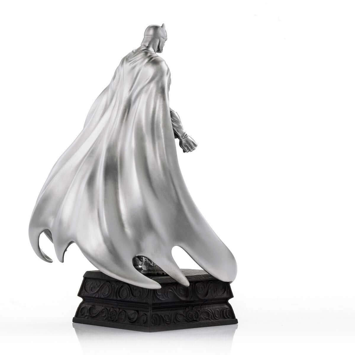 Batman Resolute Figurine - DC collectible Statue side show collectibles figurines statues